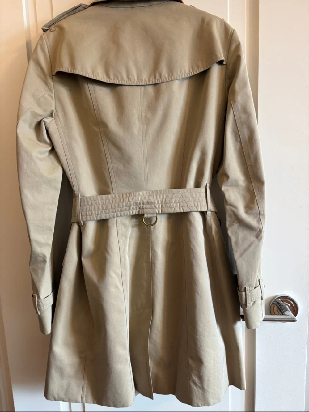 Women’s Burberry Sandringham Khaki Trench Coat - Picture 3 of 5